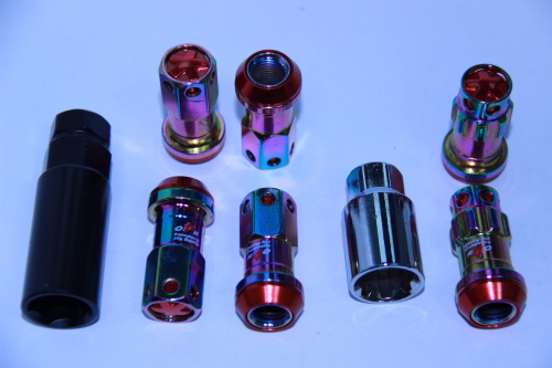 Комплект гаек M12x1.5 Конус h-45мм закрытая, Красный, Спец Ключ, Арт. M88R1HRD