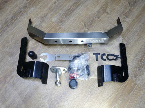 Фаркоп Lexus LX 570 2007-2012 с накладкой с надписью Lexus TCC Арт. TCU00070