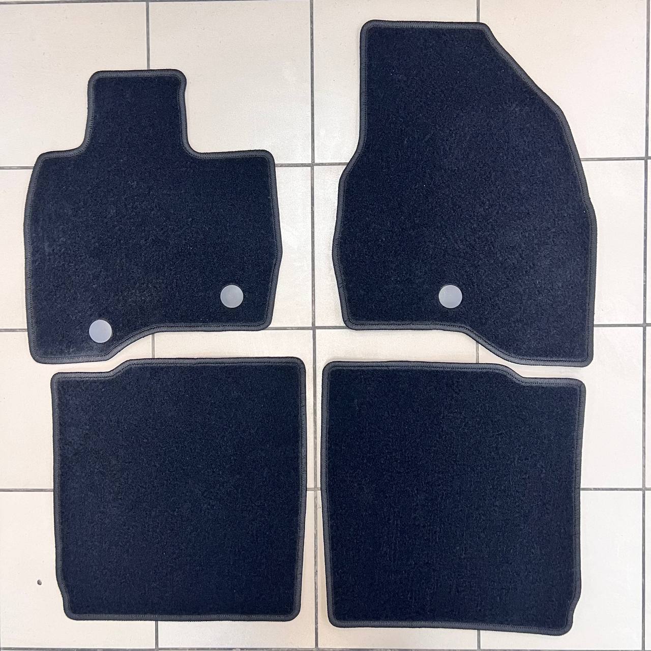 Коврики в салон Ford Explorer (U502) 2010-2016, текстильные Klever эконом, Черный, для V-3,5  Арт. KVR01.016.083.01200K