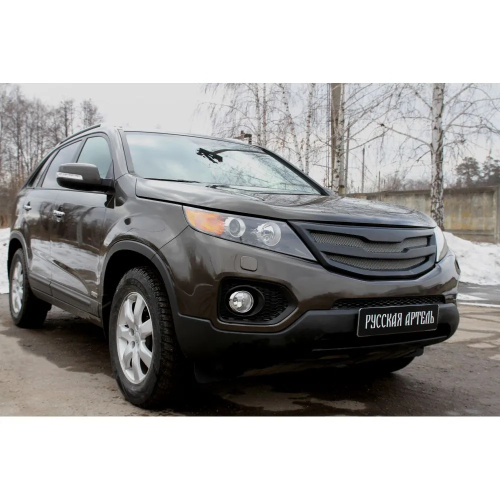 Решетка радиатора  Kia Sorento II (XM) 2009-2012 с сеткой металлик (3мм), справа (R) Арт. RRKSR010600