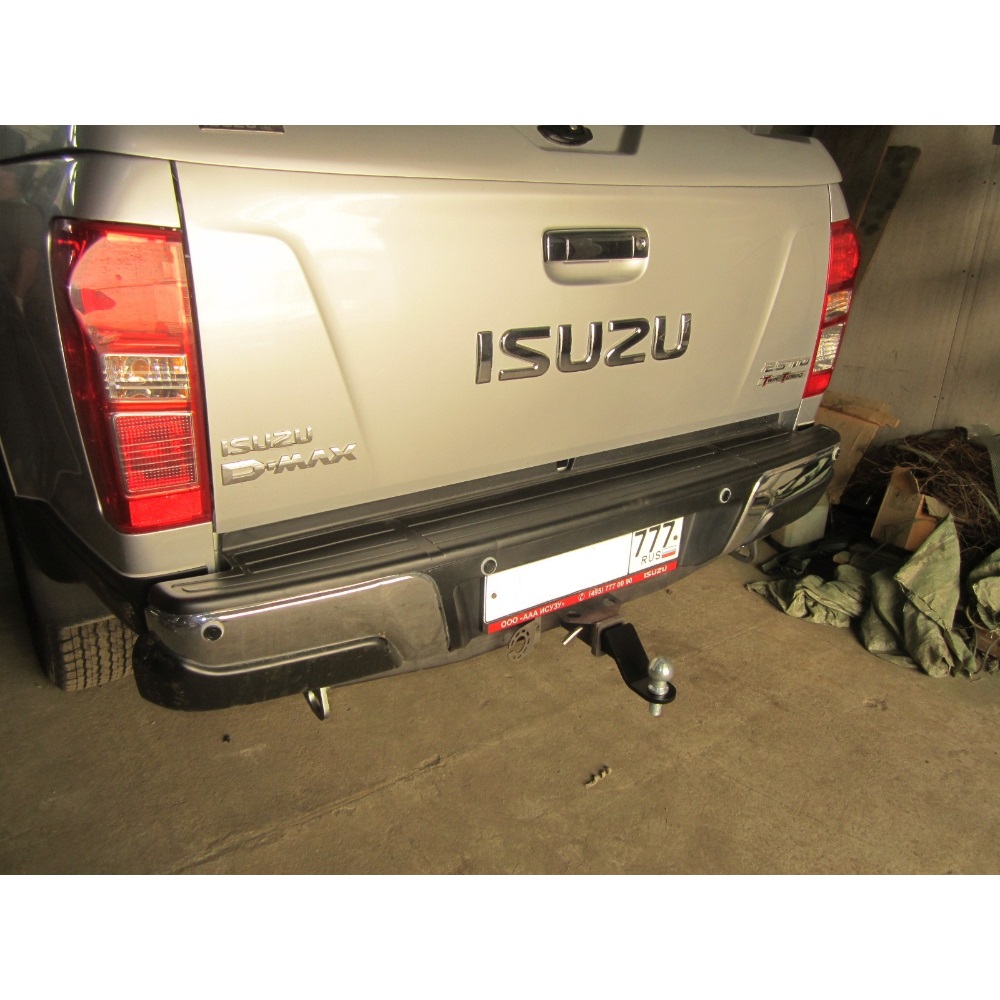 Фаркоп Isuzu D-MAX II 2012-2018 E с антистуком БИЗОН Арт. FA0996EAK